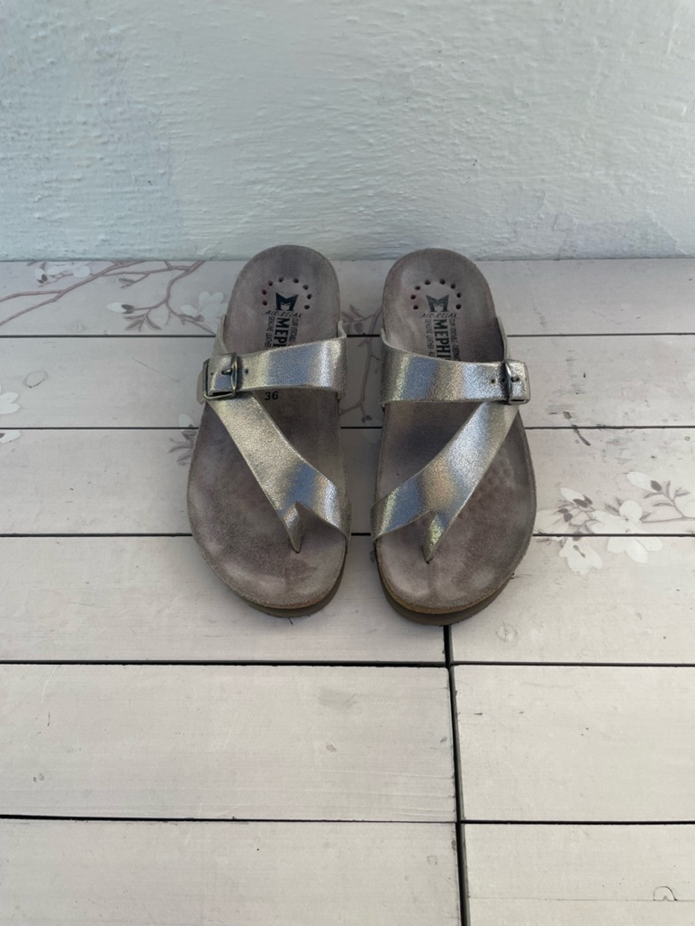 Mephisto Silver Metallic Toe-Loop Buckle Sandals